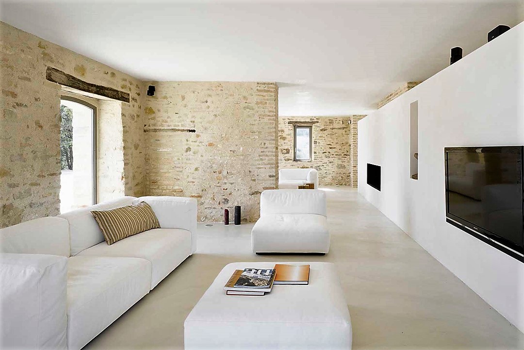 Warm microcement interior